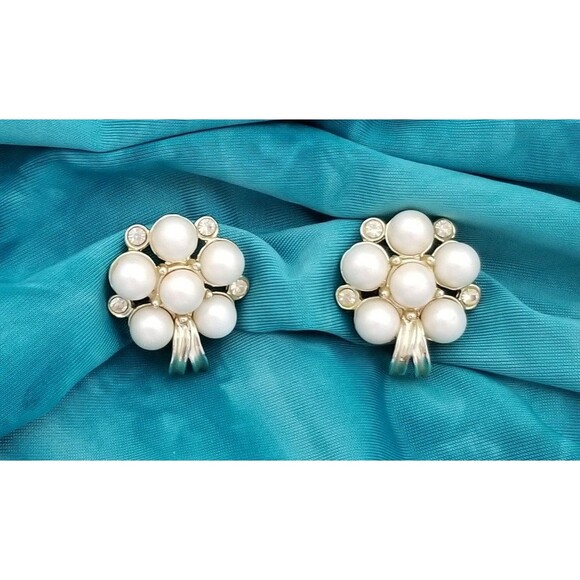 Sarah Coventry Pearl Earrings Royal Ballet Vintage Clip On 1961 Faux Pearl - Picture 5 of 7